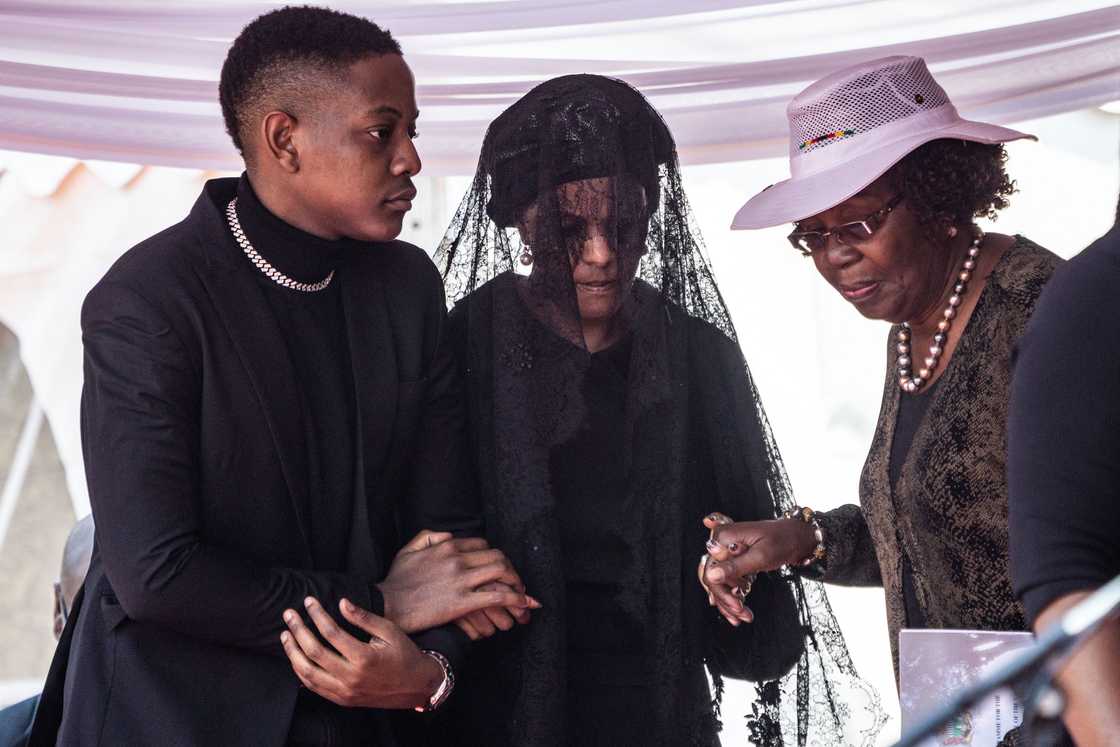 Grace Mugabe was unhappy that her son was arrested in Hyde Park Grace Mugabe was unhappy that her son was arrested in Hyde Park