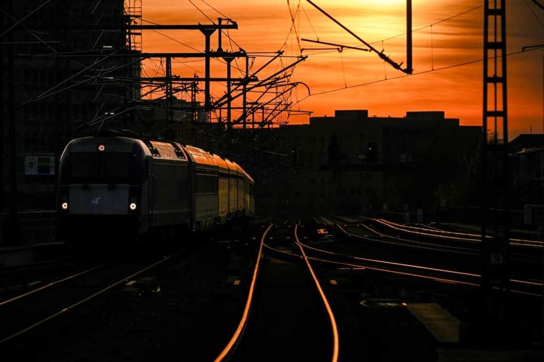 The overnight connection between Paris and London returns nine years after the previous service was stopped The overnight connection between Paris and London returns nine years after the previous service was stopped