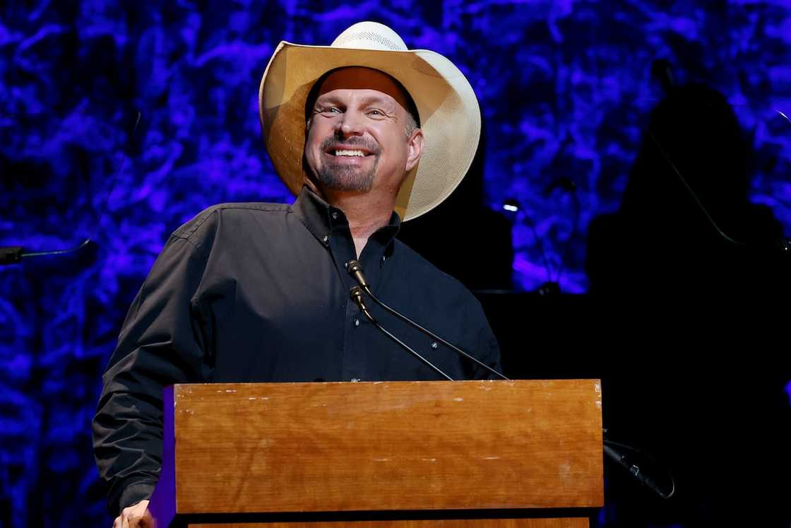 Musician Garth Brooks speaks Musician Garth Brooks speaks