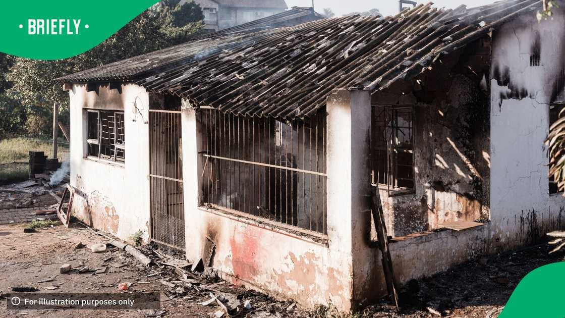 A community in Reservoir Hills, KwaZulu-Natal came to the assistance of a family of eight after their home burned down A community in Reservoir Hills, KwaZulu-Natal came to the assistance of a family of eight after their home burned down