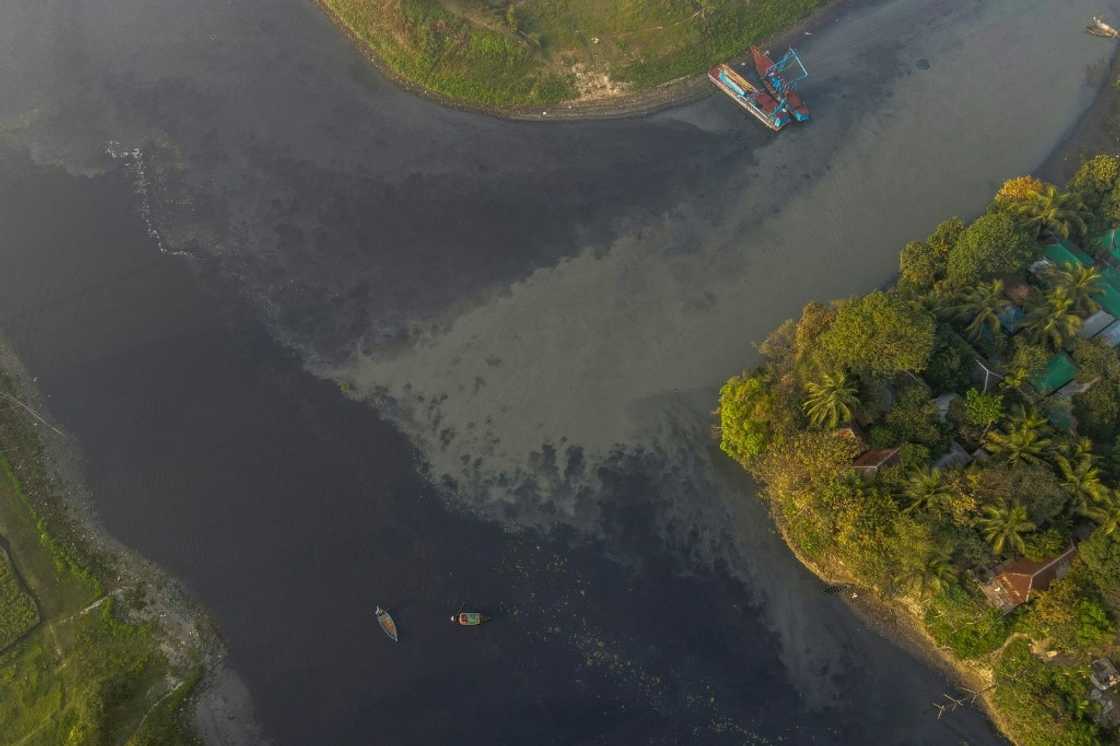 Water samples from the Buriganga river found chromium and cadmium levels over six times the World Health Organization's recommended maximums Water samples from the Buriganga river found chromium and cadmium levels over six times the World Health Organization's recommended maximums