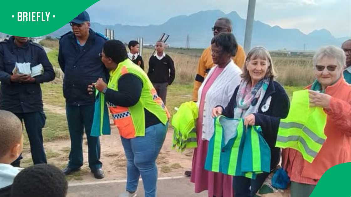 George primary learners get reflective jackets to improve road safety