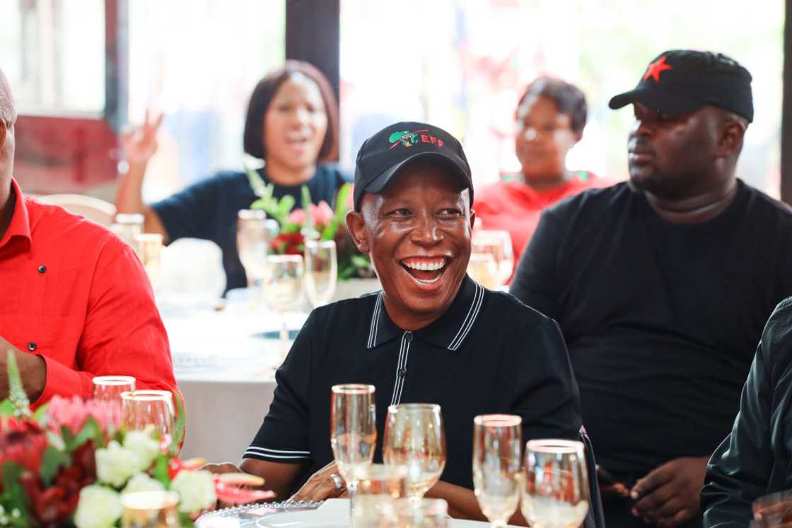 Julius Malema posted a picture of himself and Fikile Mbalula
