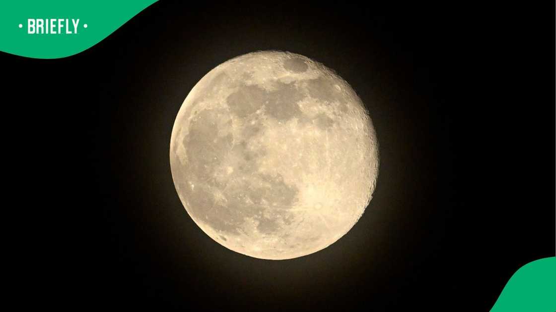 A picture of the Beaver Moon in Kuwait.