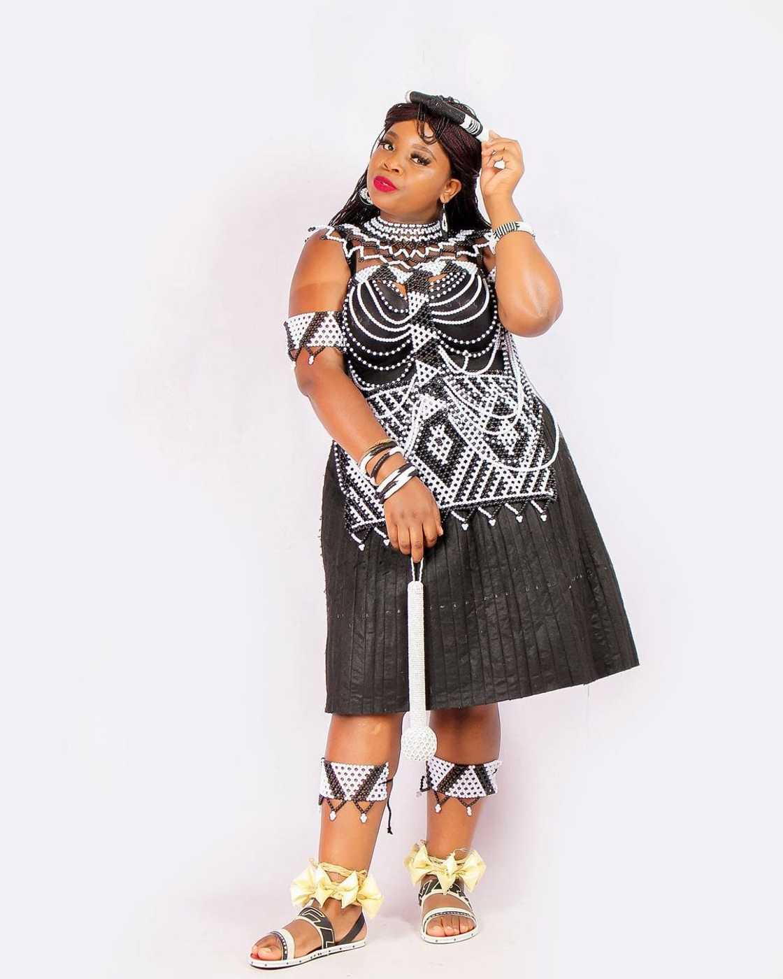 Black and white-themed dress Black and white-themed dress