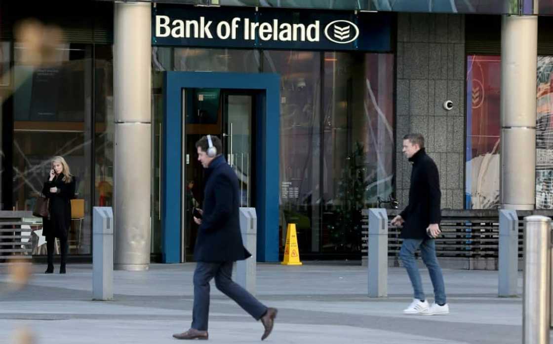 Queues formed at Bank of Ireland cash machines because of a technical glitch Queues formed at Bank of Ireland cash machines because of a technical glitch