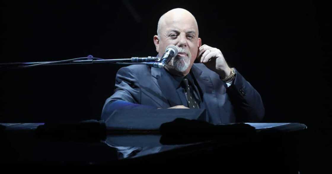 Why did Billy Joel spilt with his band? Why did Billy Joel spilt with his band?