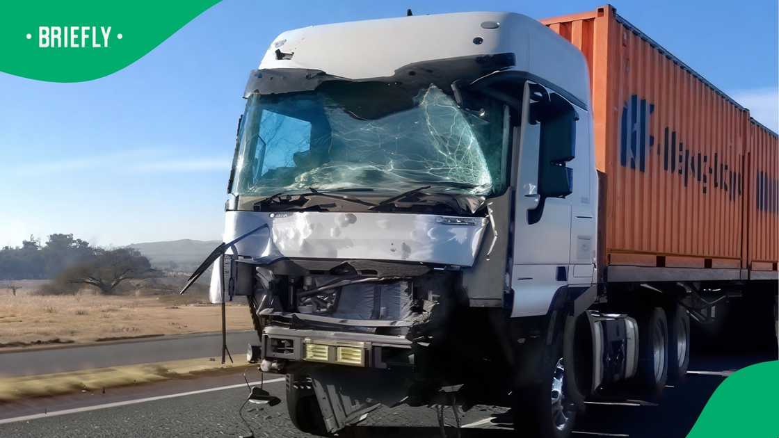 It is alleged that the accident occurred earlier this morning and involved a truck and a minibus taxi It is alleged that the accident occurred earlier this morning and involved a truck and a minibus taxi
