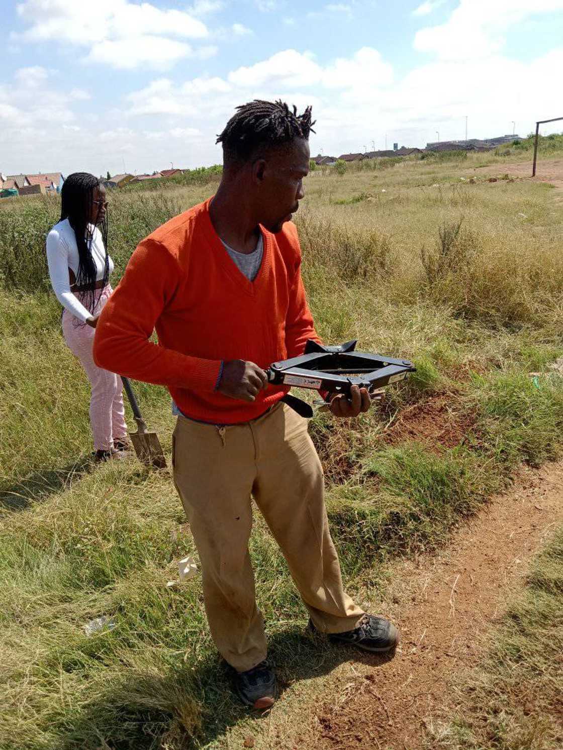 Couple stranded get help in viral Facebook post Couple stranded get help in viral Facebook post