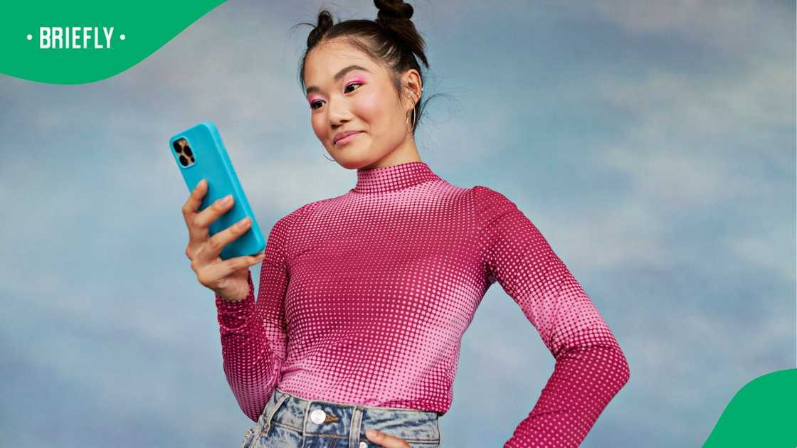 South Africans amazed as woman flushes her ring down the toilet. South Africans amazed as woman flushes her ring down the toilet.