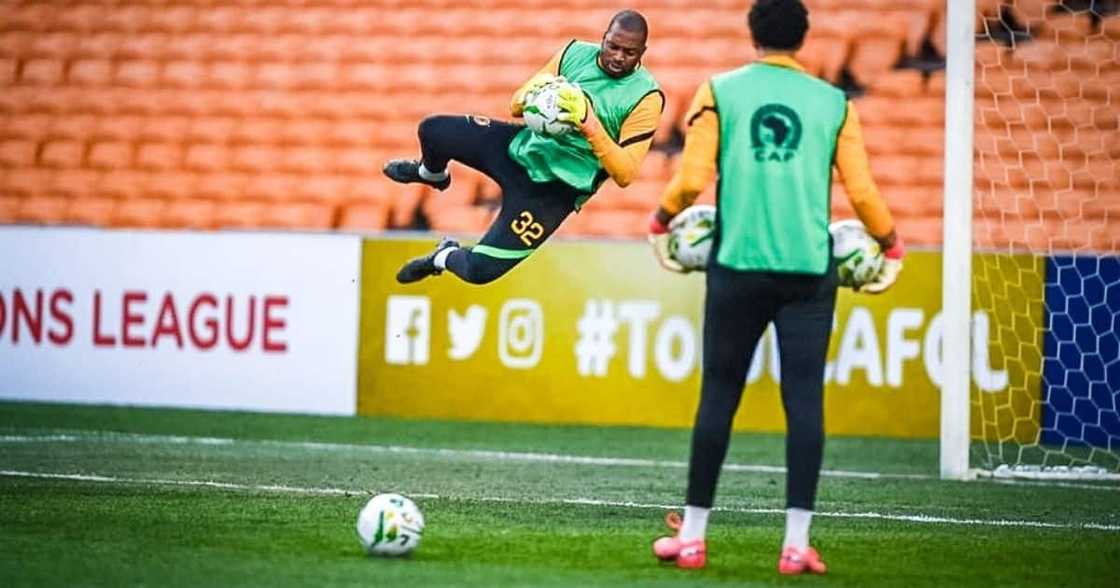 Kaizer Chiefs, Goalkeeper, Itumeleng Khune, Dragged Online