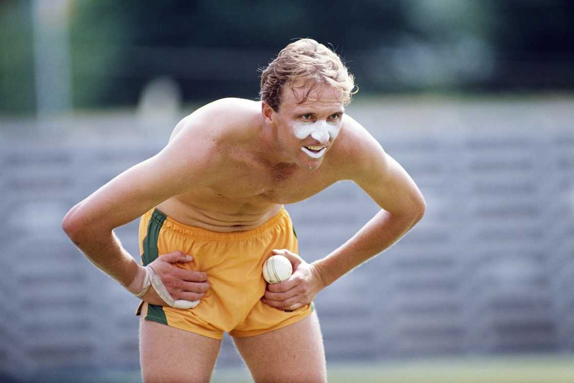 Why was Allan Donald called White Lightning? Why was Allan Donald called White Lightning?