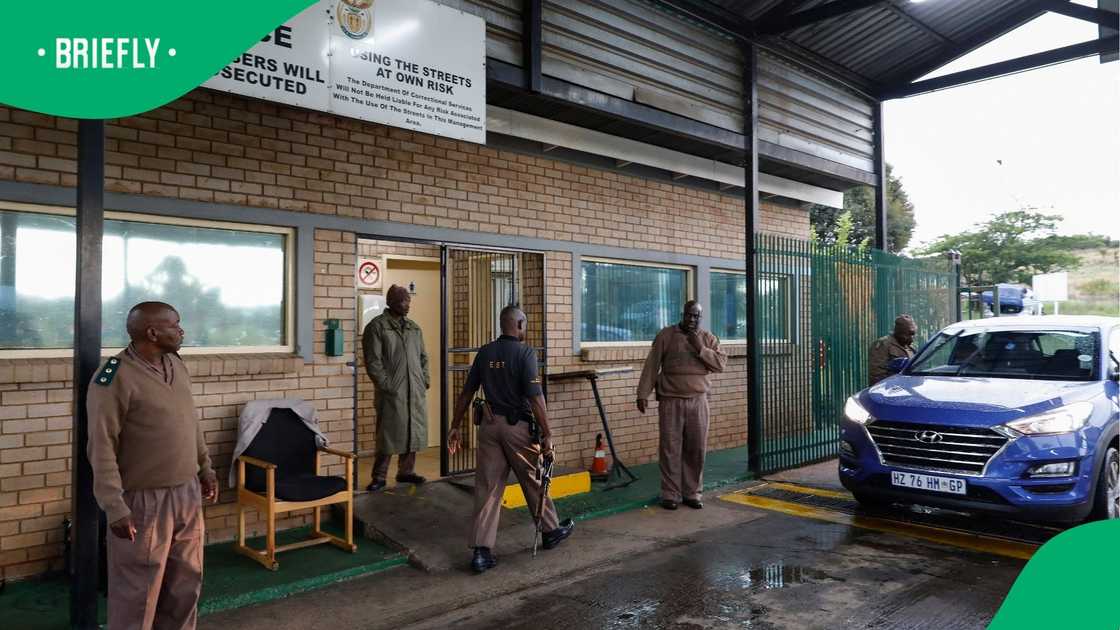 This means that the inmate population far exceeds available accommodation.