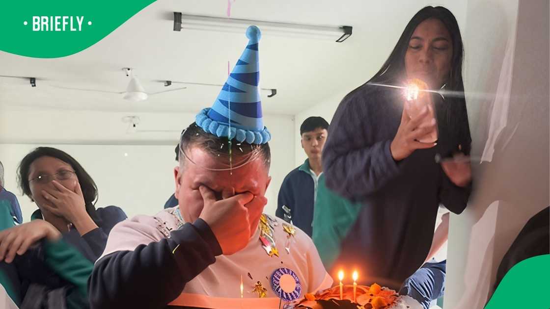 Teacher moved by kids' surprise for him Teacher moved by kids' surprise for him