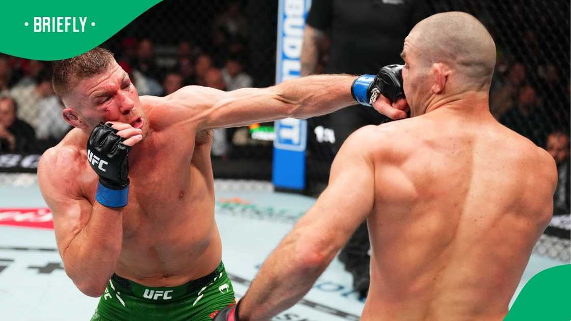 UFC Middleweight champion Dricus Du Plessis has sparked online debate after once again kissing his cornermen during preparations for his upcoming fight. UFC Middleweight champion Dricus Du Plessis has sparked online debate after once again kissing his cornermen during preparations for his upcoming fight.