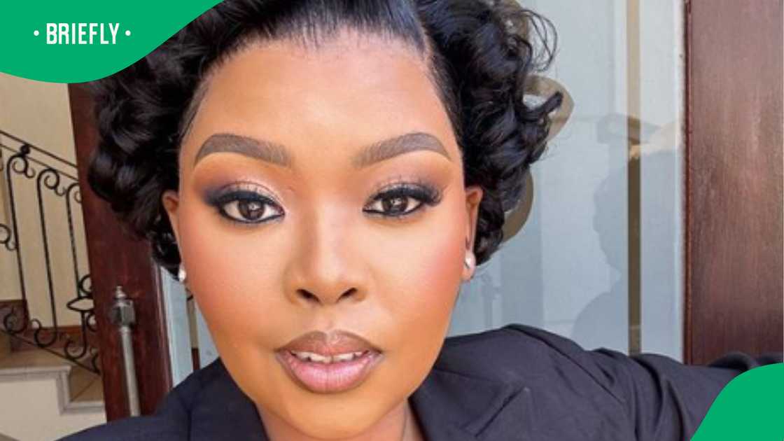 Anele was roasted for commenting on politics Anele was roasted for commenting on politics