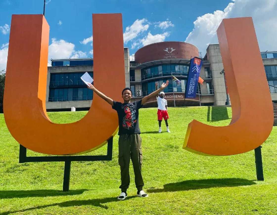 Other high-end brands like MINI Cooper and Mercedes-Benz were also seen parked along the BMW Other high-end brands like MINI Cooper and Mercedes-Benz were also seen parked along the BMW