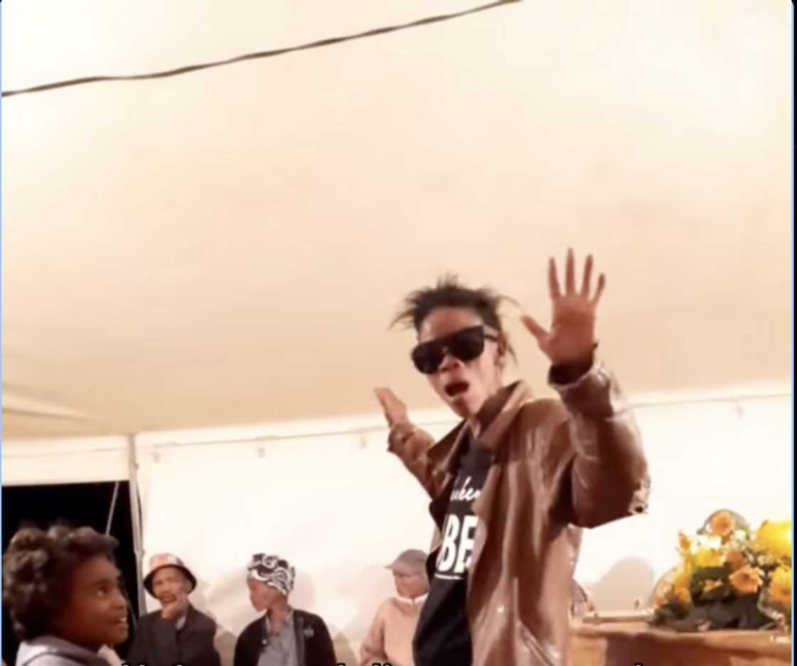 A Mzansi woman was recorded singing and dancing at a funeral