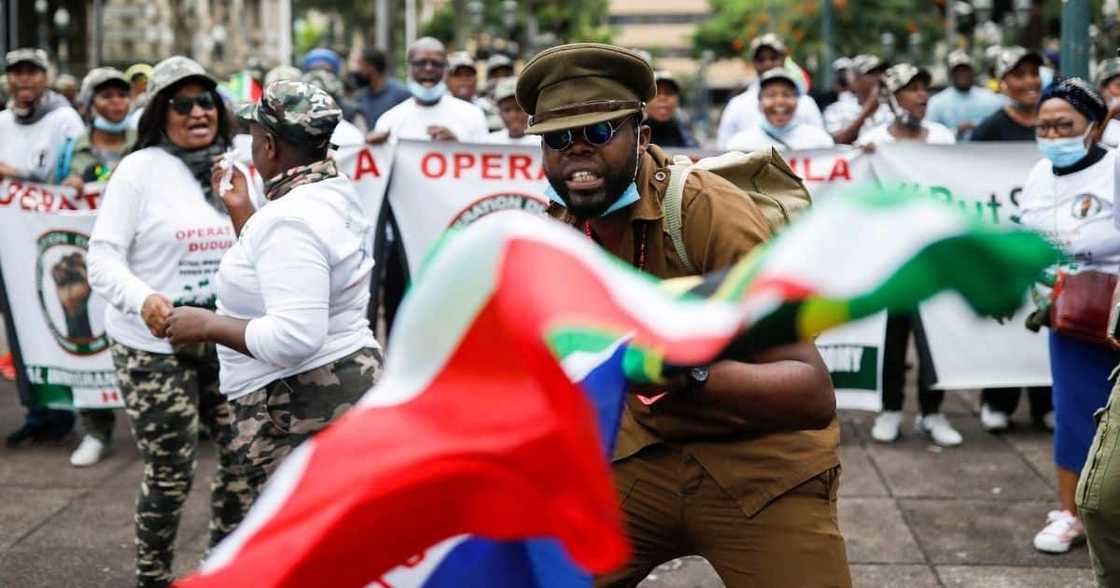 Clash, operation Dudula, informal settlement, one dead, injured, reactions, Nhlanhla Lux Dlamini Clash, operation Dudula, informal settlement, one dead, injured, reactions, Nhlanhla Lux Dlamini