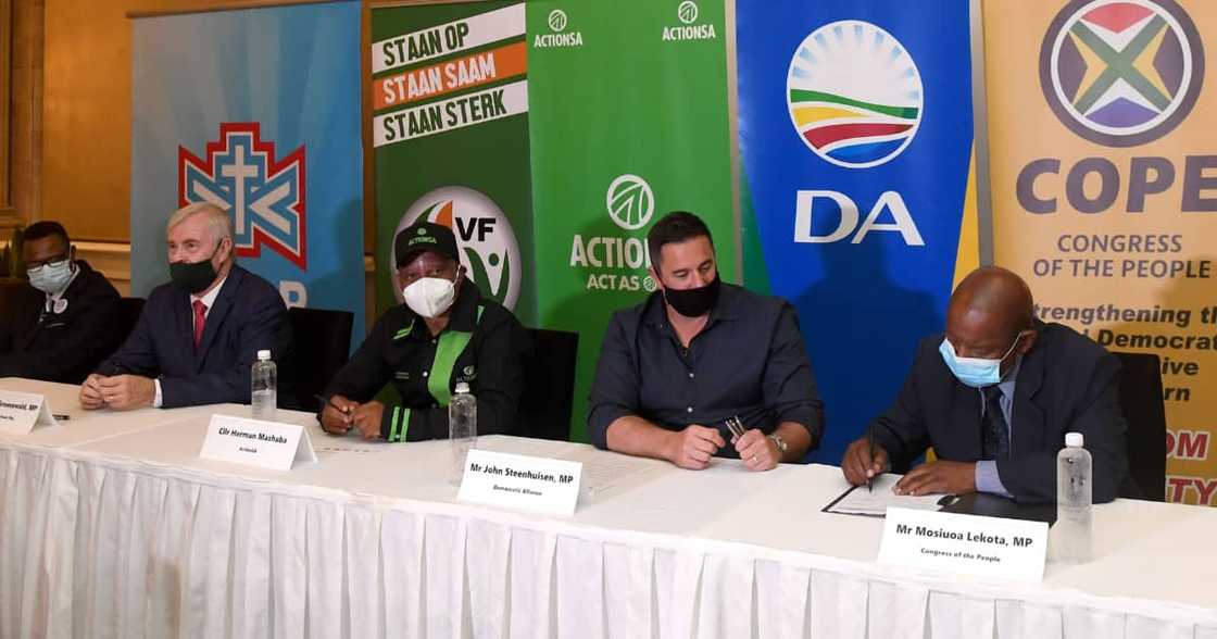 Raymond Tlaeli (ACDP), Dr Pieter Groenwald (VF+), Herman Mashaba (ActionSA), John Steenhuizen (DA), and Mosiua Lekota (Cope) at the signing of the new coalition agreement