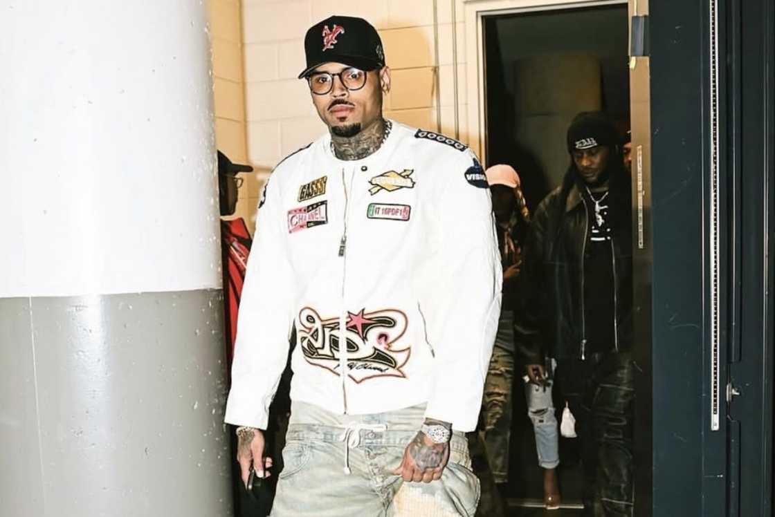 Chris Brown took a steamy picture with one of his fans Chris Brown took a steamy picture with one of his fans