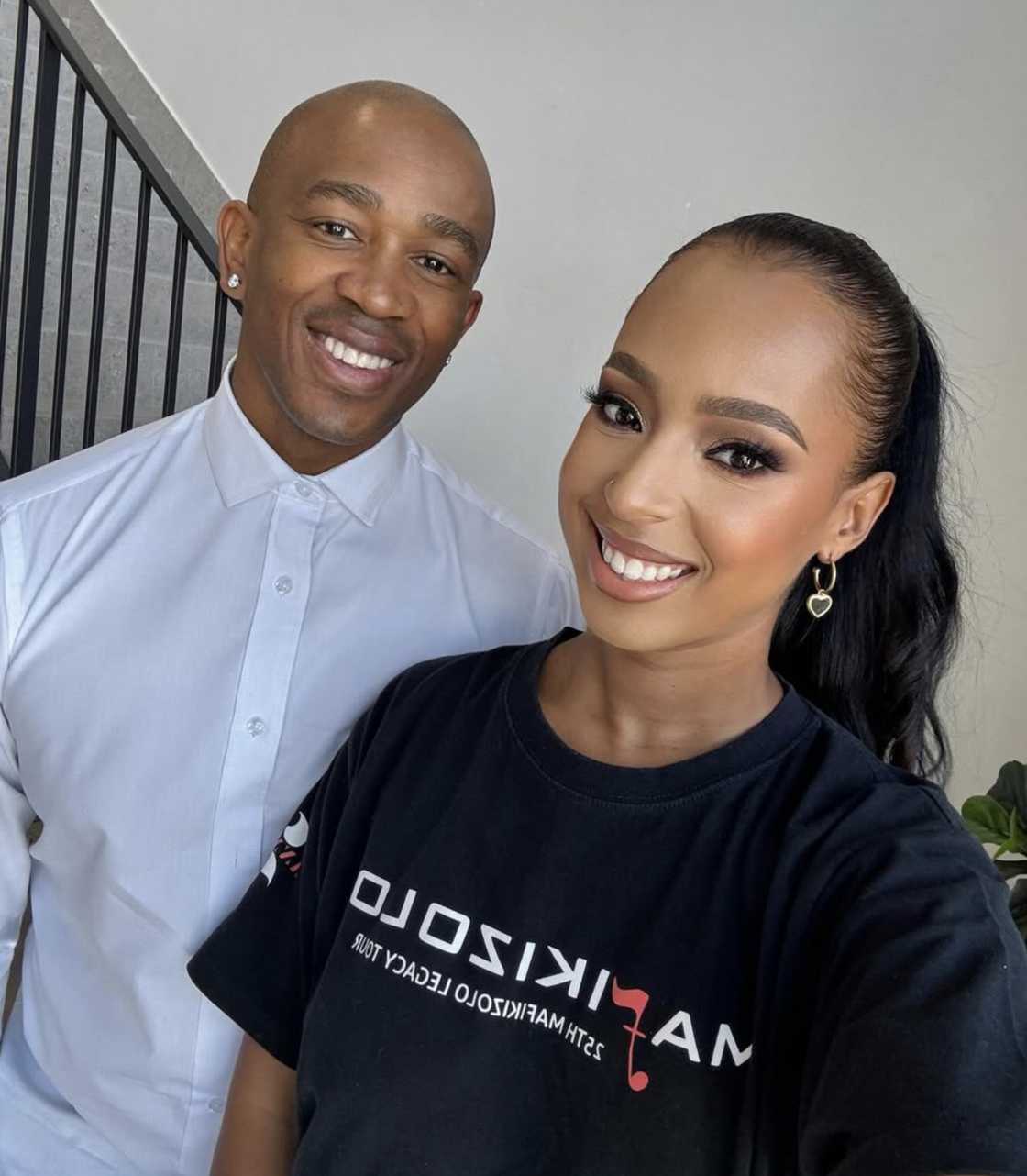 Fans praised Theo Kgosinkwe for marrying a young wife Fans praised Theo Kgosinkwe for marrying a young wife