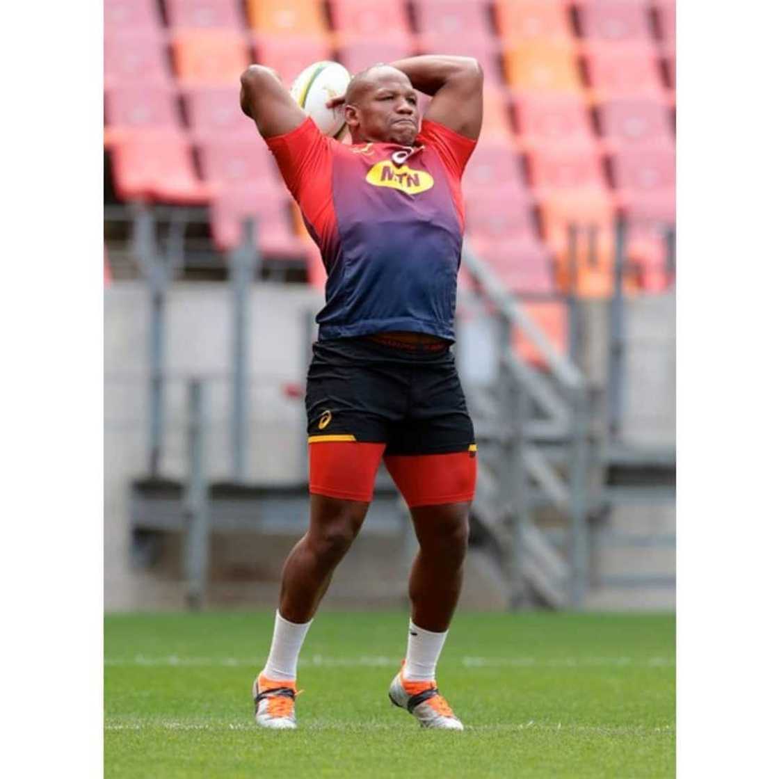 Bongi Mbonambi age, height, weight, wife, education, current team, stats and salary Bongi Mbonambi age, height, weight, wife, education, current team, stats and salary