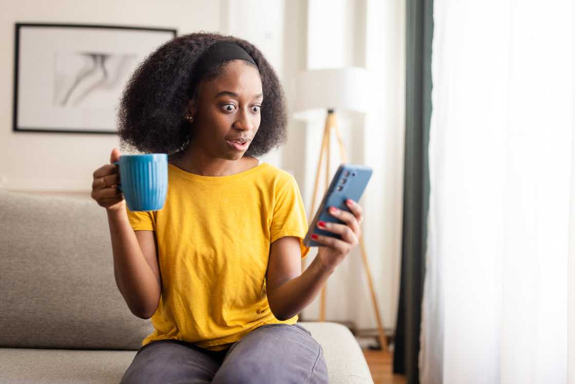 The price of a Woolworths bag left people in Mzansi shocked after watching a video. The price of a Woolworths bag left people in Mzansi shocked after watching a video.