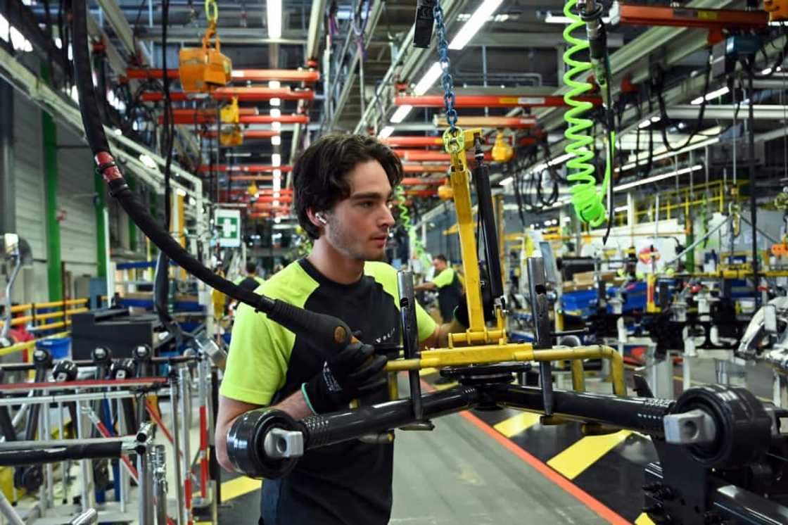 Electric heavy trucks currently cost more than diesels, but their price is expected to fall Electric heavy trucks currently cost more than diesels, but their price is expected to fall