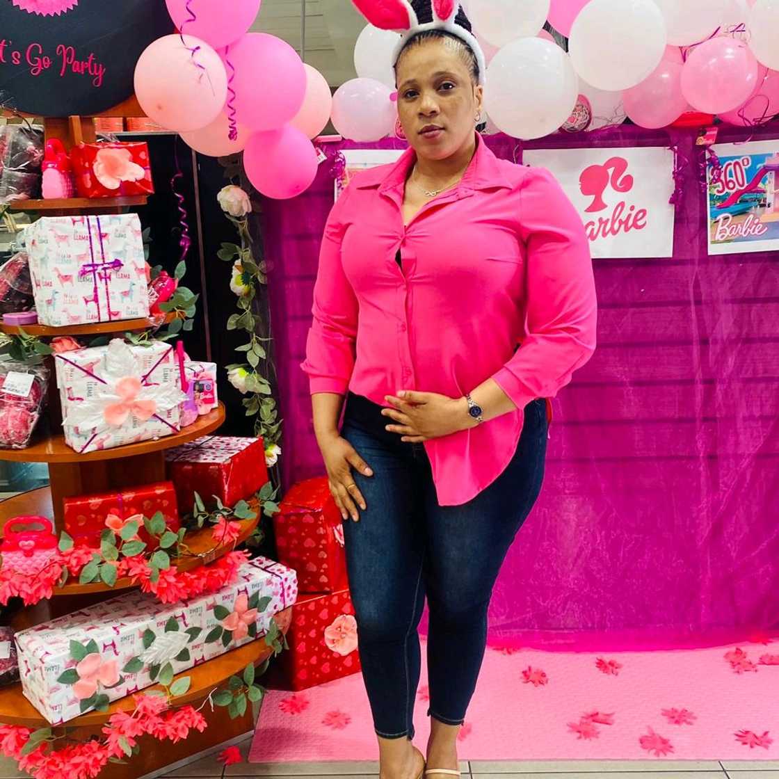 Social media users showered a lady with praise for her kindness shown to the homeless Social media users showered a lady with praise for her kindness shown to the homeless