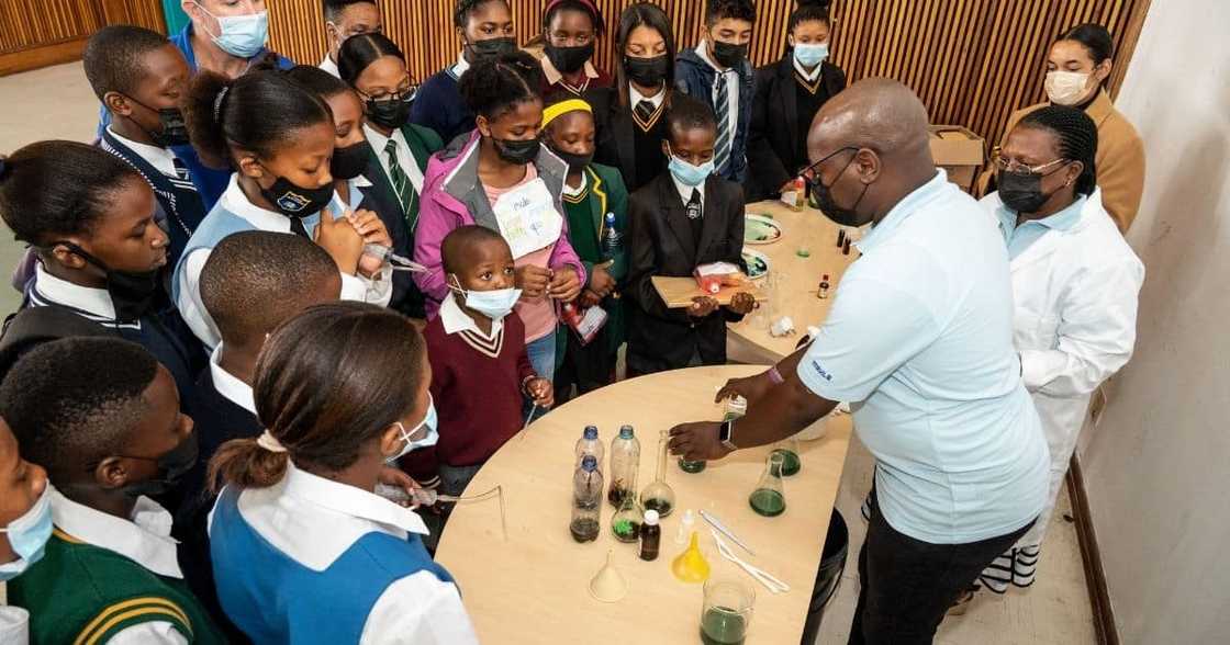 Ford SA Puts the Drive in Nelson Mandela Bay Kids’ Science Resource Centre Ford SA Puts the Drive in Nelson Mandela Bay Kids’ Science Resource Centre