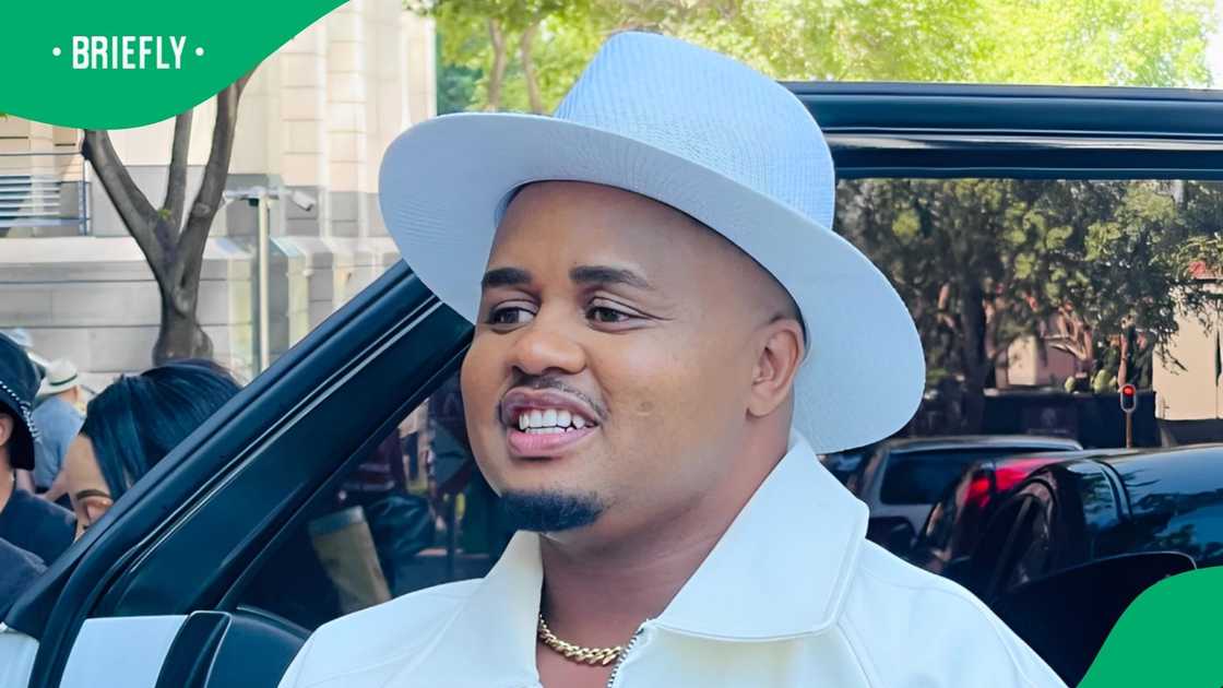 Mthandeni won a major award at the SAMAs. Mthandeni won a major award at the SAMAs.