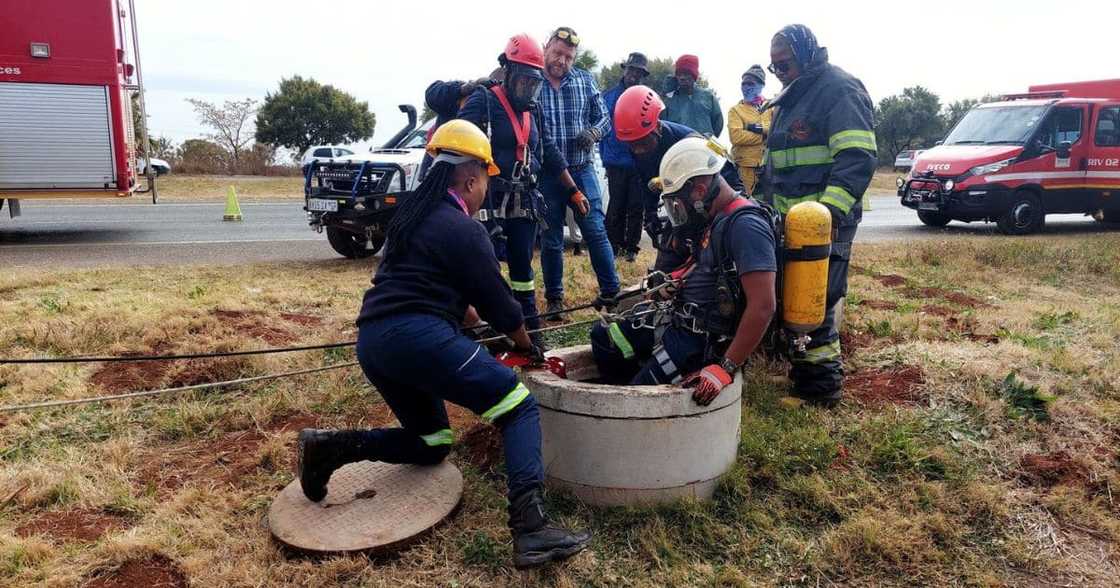 6 year old, missing, child, open manhole, Soweto, search and rescue teams 6 year old, missing, child, open manhole, Soweto, search and rescue teams