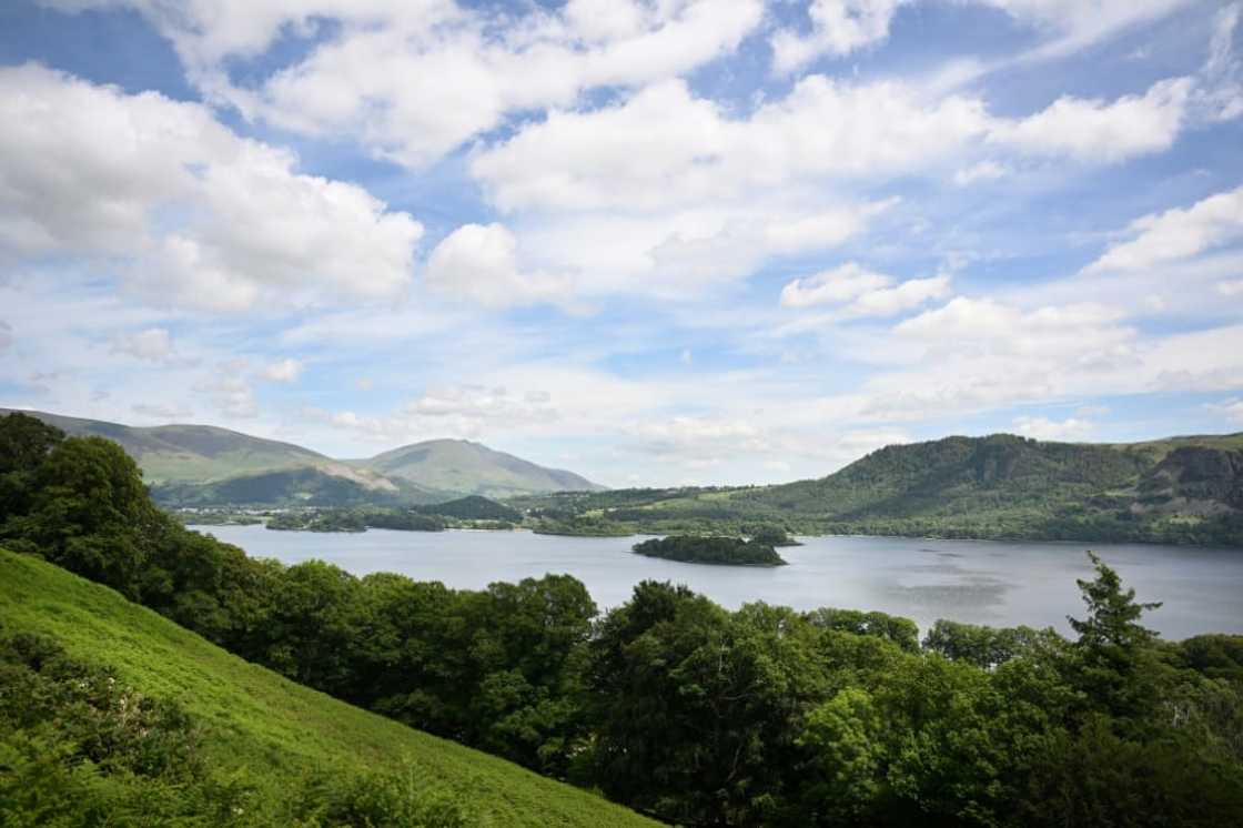 Prior to Brexit, Britain's agricultural and construction sectors had relied heavily on workers from central and eastern Europe
This full employment to which so many countries, faced with mass unemployment, aspire makes workers happy, but complicates the life of companies, especially SMEs. A photograph taken on June 20, 2022 shows the Derwent Water lake by the town of Keswick in the Lake District, north west England. Prior to Brexit, Britain's agricultural and construction sectors had relied heavily on workers from central and eastern Europe
This full employment to which so many countries, faced with mass unemployment, aspire makes workers happy, but complicates the life of companies, especially SMEs. A photograph taken on June 20, 2022 shows the Derwent Water lake by the town of Keswick in the Lake District, north west England.