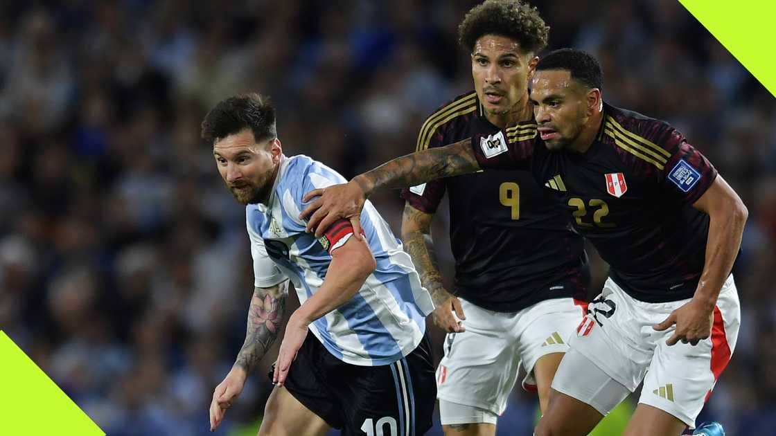 Argentina's Lionel Messi tries to evade a challenge from a Peruvian defender in their 2026 World Cup qualifier. Photo by Marcelo Endelli.