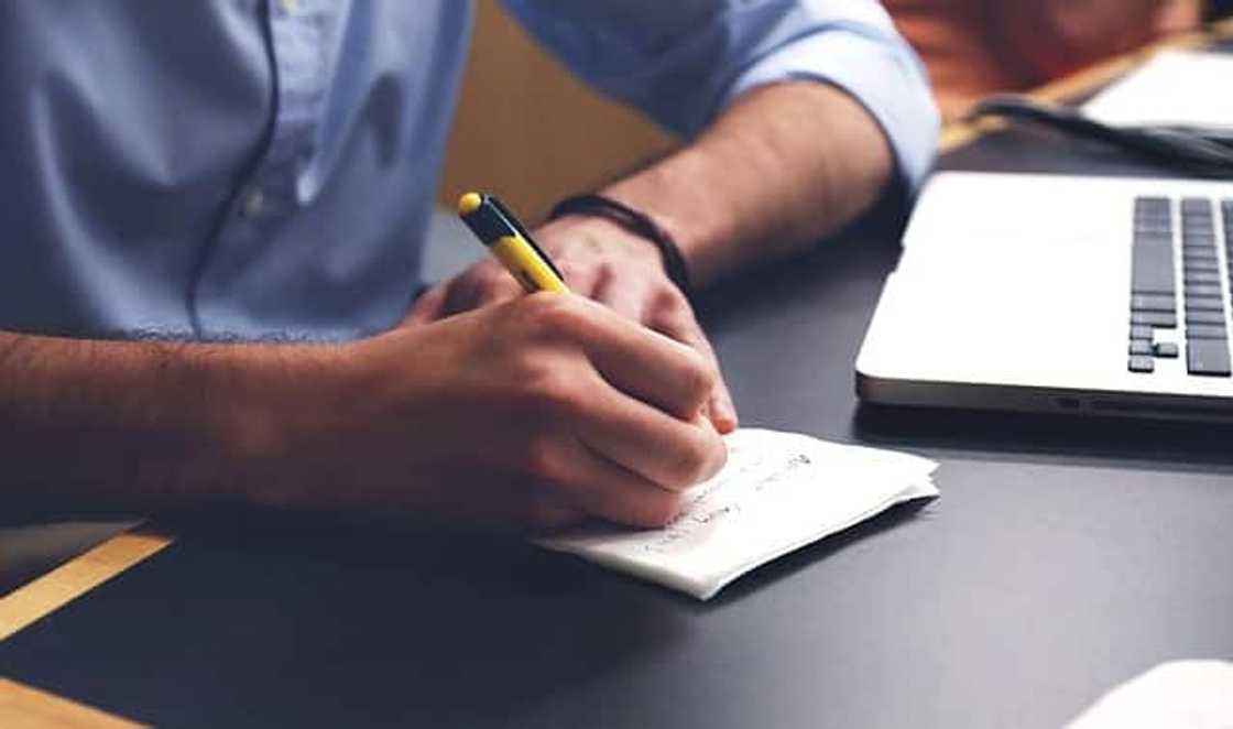 How do I qualify for student loans? How do I qualify for student loans?