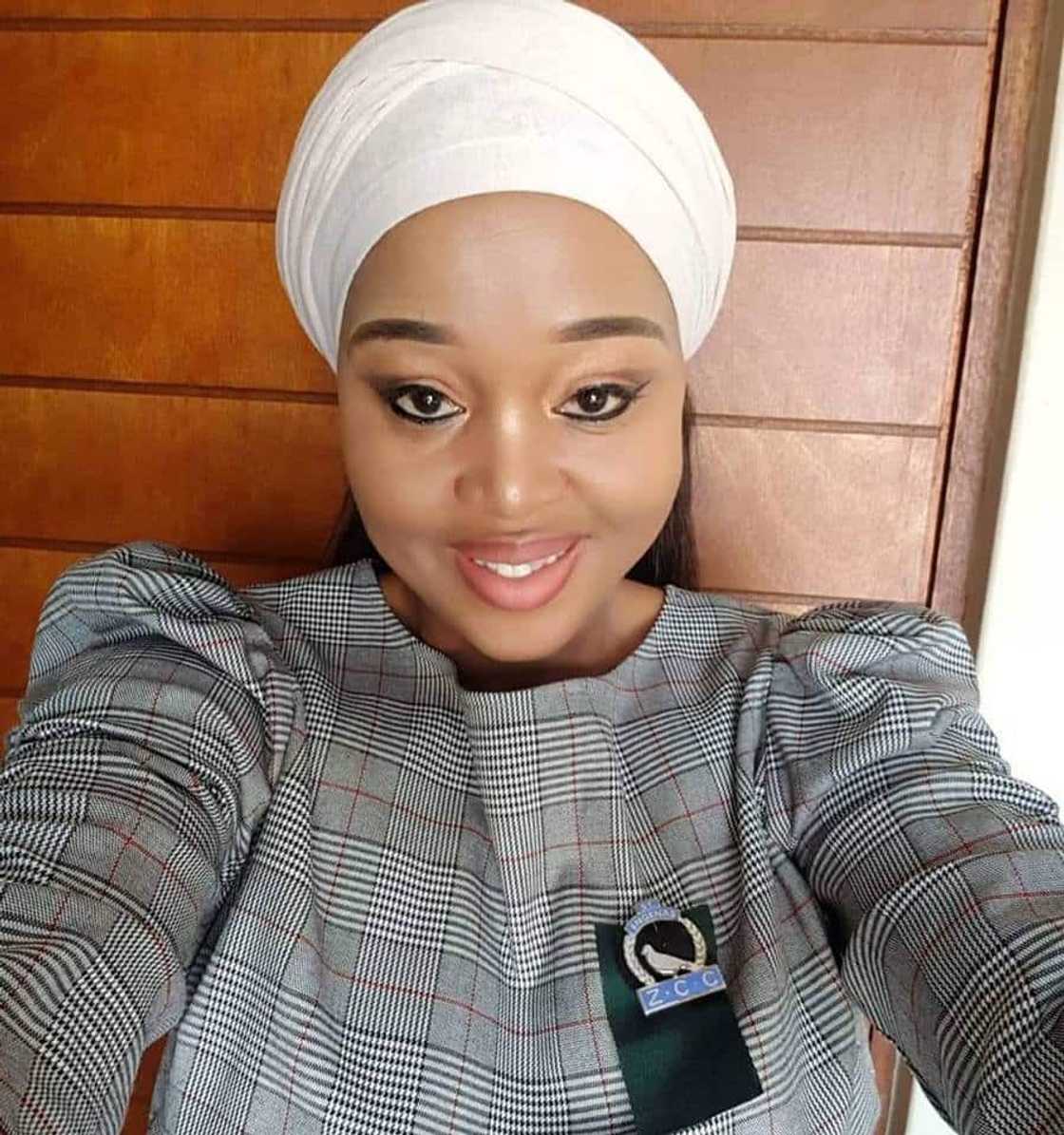 Winnie Mashaba Biography, Husband, Songs, Age, Child, and Latest News Winnie Mashaba Biography, Husband, Songs, Age, Child, and Latest News