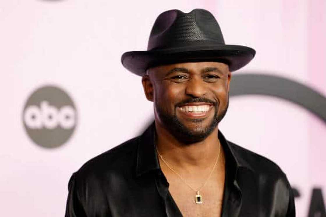 Is Wayne Brady in a relationship?