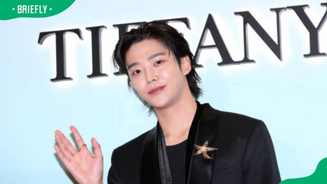 Ro Woon at an event Ro Woon at an event