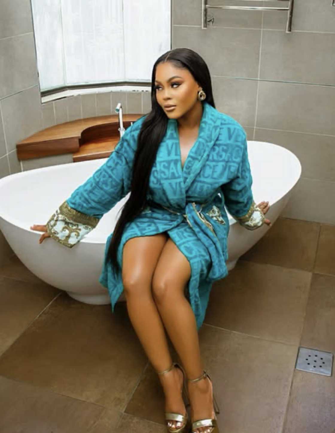 Online users weighed in on Inno Morolong's latest gig