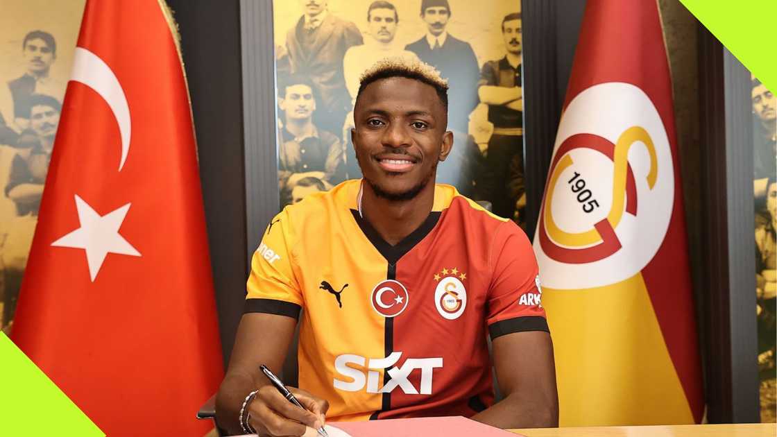 Victor Osimhen signing his contract as new Galatasaray player.