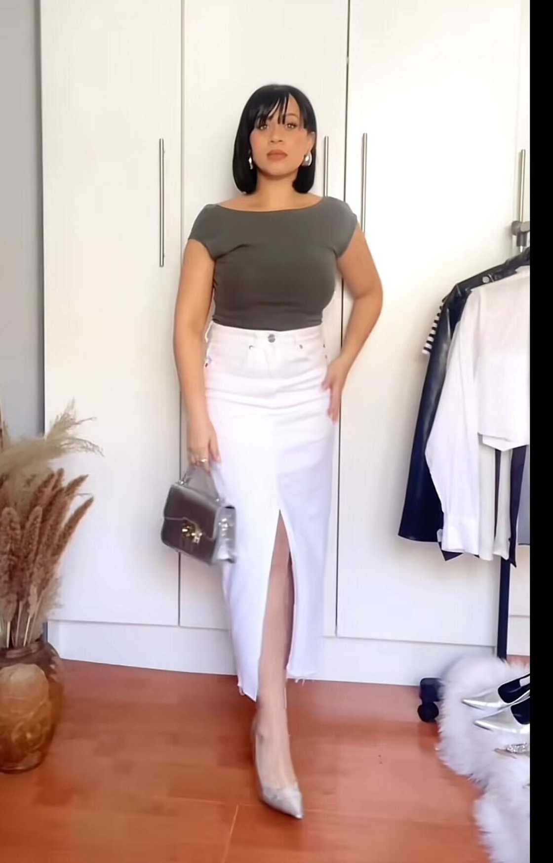 A woman in South Africa plugged Mzansi with Foschini's winter boots. A woman in South Africa plugged Mzansi with Foschini's winter boots.