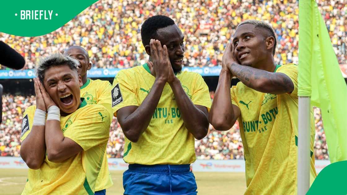 Mamelodi Sundowns players celebrated their victory over Orlando Pirates. Mamelodi Sundowns players celebrated their victory over Orlando Pirates.