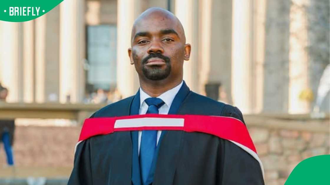 Dr Musa Mthombeni inspired followers with his workplace pictures Dr Musa Mthombeni inspired followers with his workplace pictures