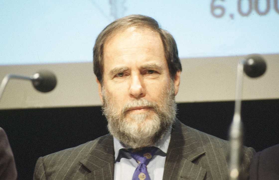 Nicky Oppenheimer on the podium at an event Nicky Oppenheimer on the podium at an event