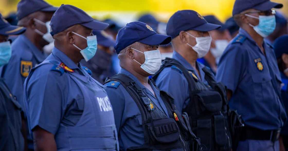 SAPS, Hawks, bribe, R145 000, Gauteng cops arrested SAPS, Hawks, bribe, R145 000, Gauteng cops arrested