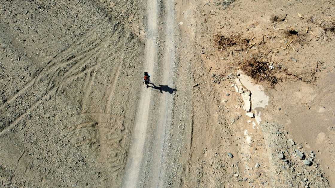 Alsulmi crosses a desert area near al-Khasrah, about  350 kilometres west of Riyadh Alsulmi crosses a desert area near al-Khasrah, about  350 kilometres west of Riyadh