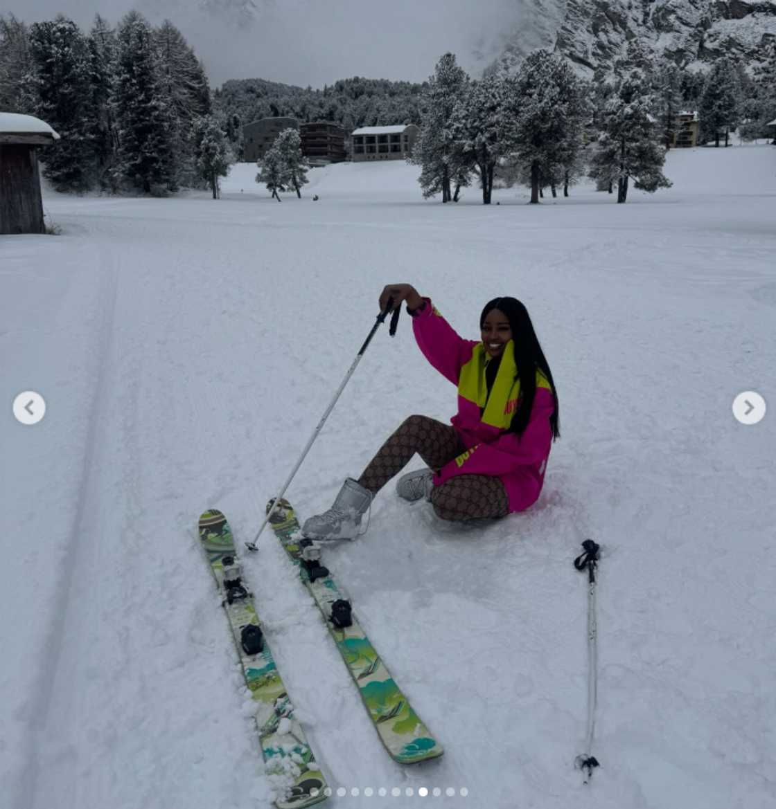 Eva Modika showed off her figure. Eva Modika showed off her figure.