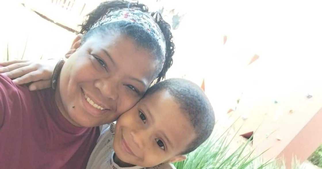 SAPS officer & Single Mum SAPS officer & Single Mum