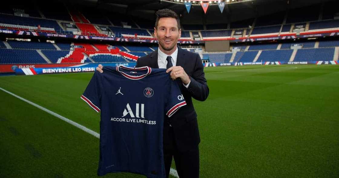 Lionel Messi, Paris Saint-Germain, Paris Saint-Germain, PSG, Barcelona, Forward, Transfer, Ronaldinho Gaucho